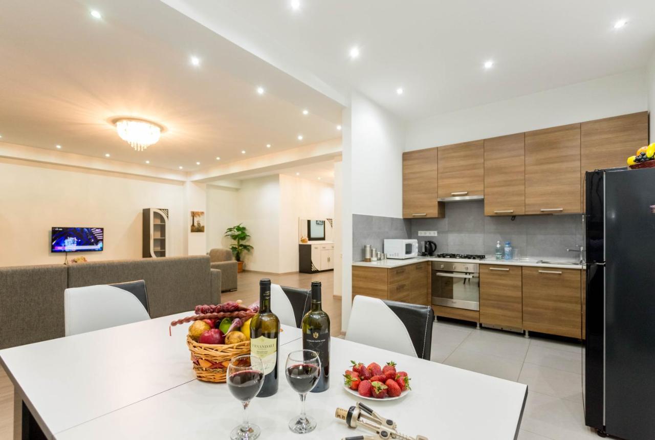 Apartment In The City Center Lll 트빌리시 외부 사진