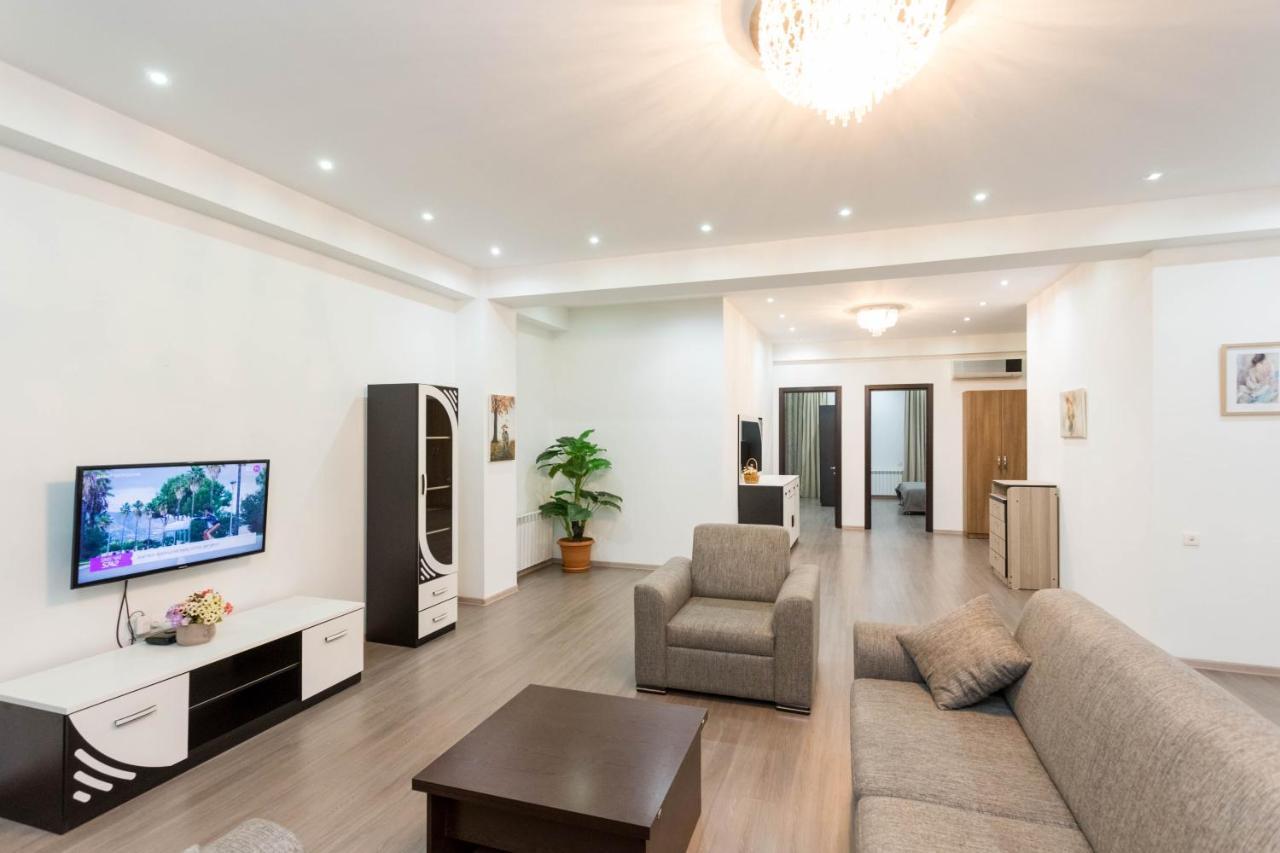 Apartment In The City Center Lll 트빌리시 외부 사진
