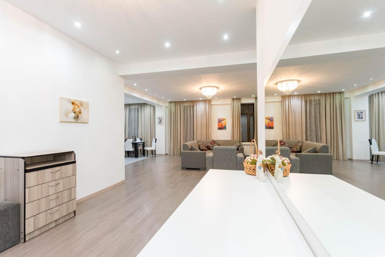 Apartment In The City Center Lll 트빌리시 외부 사진