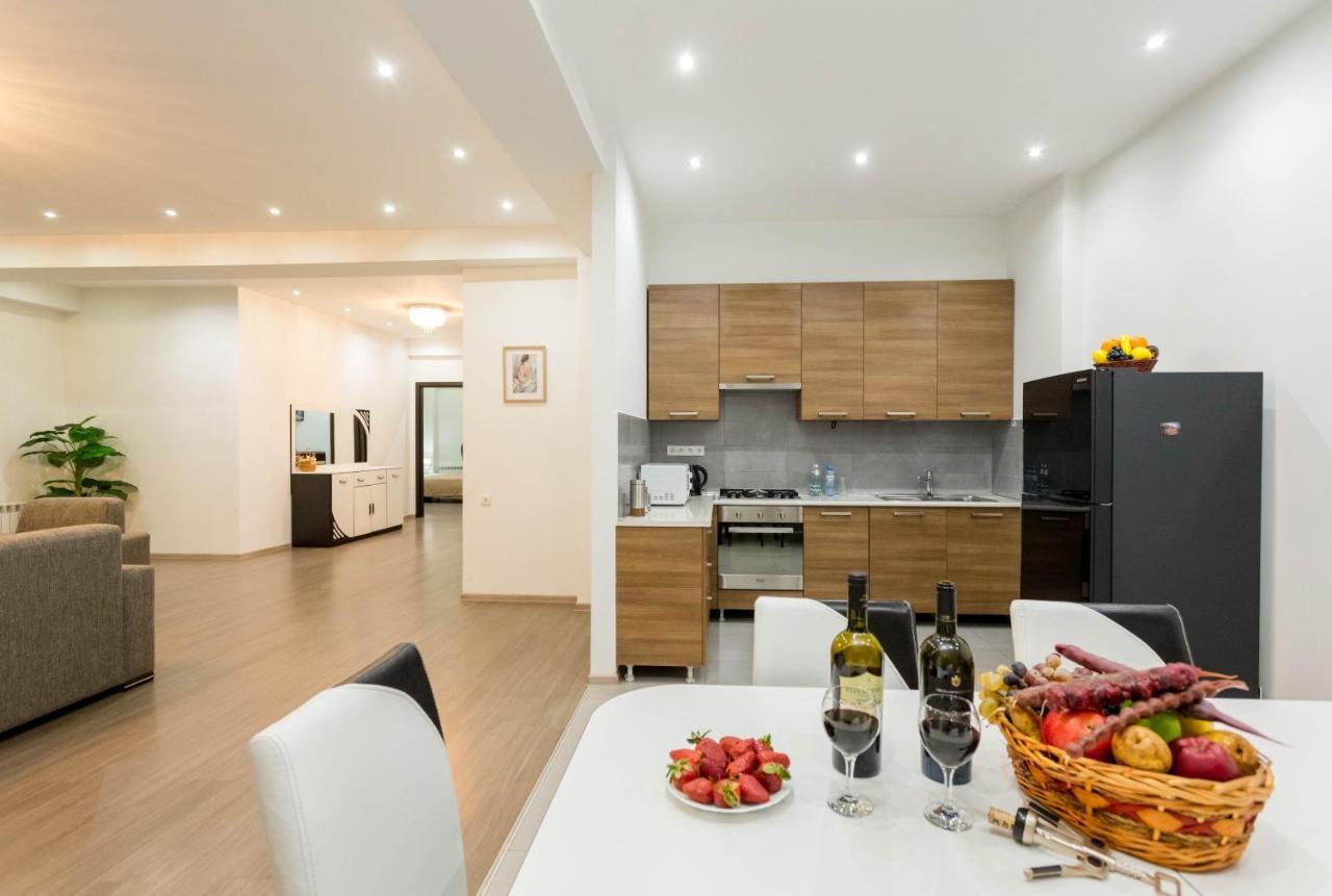 Apartment In The City Center Lll 트빌리시 외부 사진