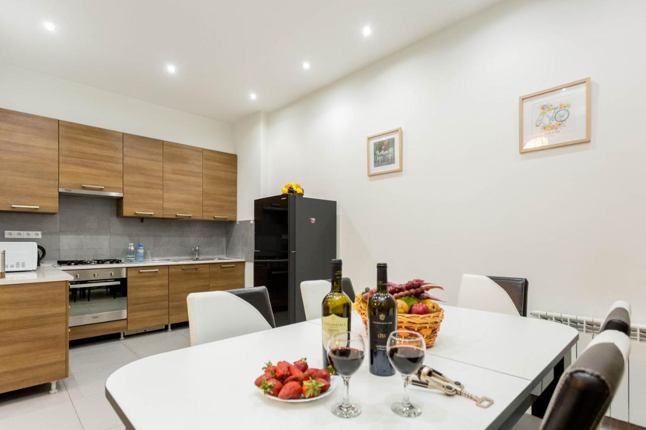 Apartment In The City Center Lll 트빌리시 외부 사진