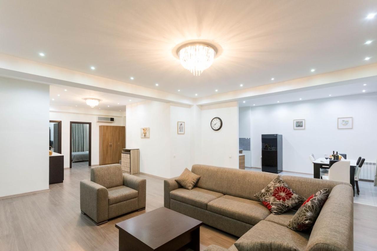 Apartment In The City Center Lll 트빌리시 외부 사진